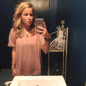 Meet your Posher, Caroline